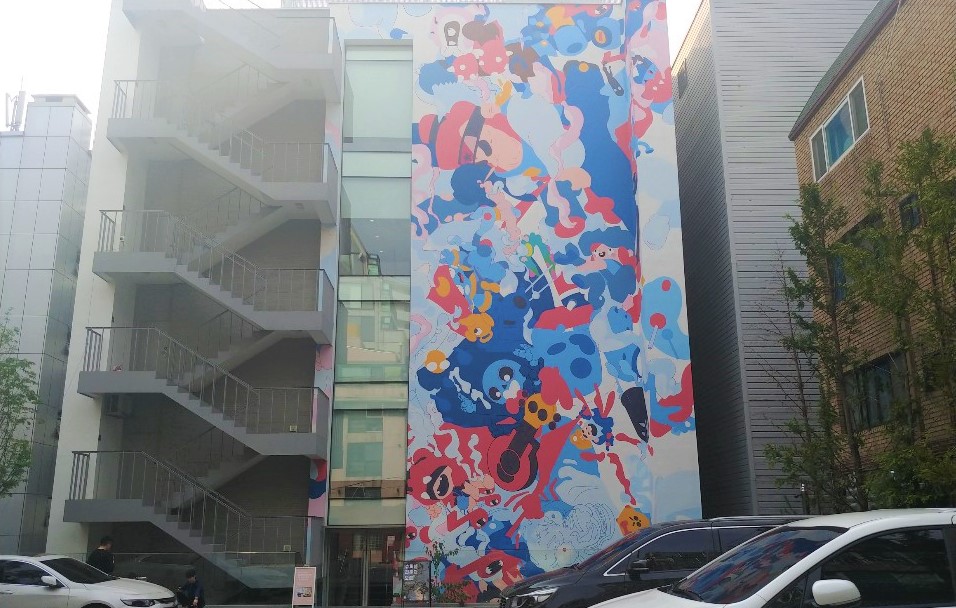 브롤스타즈와 한국 문화를 융합한 벽화. 슈퍼셀 아티스트 제임스 앨리스가 작업했다.