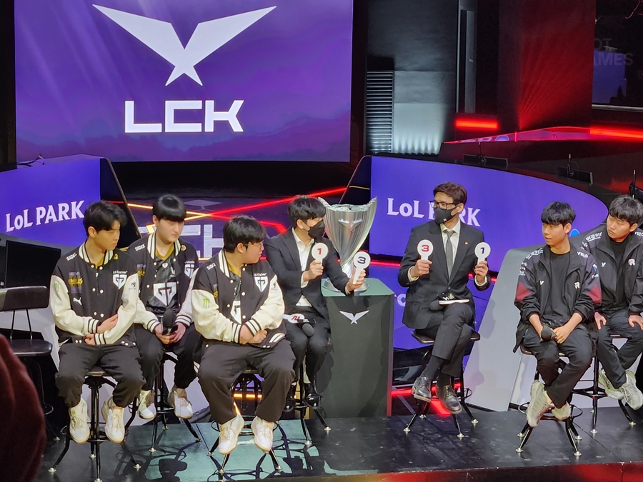 LCK 최종 진출전 앞둔 젠지-KT "결승 넘어 MSI로 간다" < 인터뷰 < 기사본문 - 게임인사이트 LCK 최종 진출전 앞둔 젠지-KT "결승 넘어 MSI로... 
