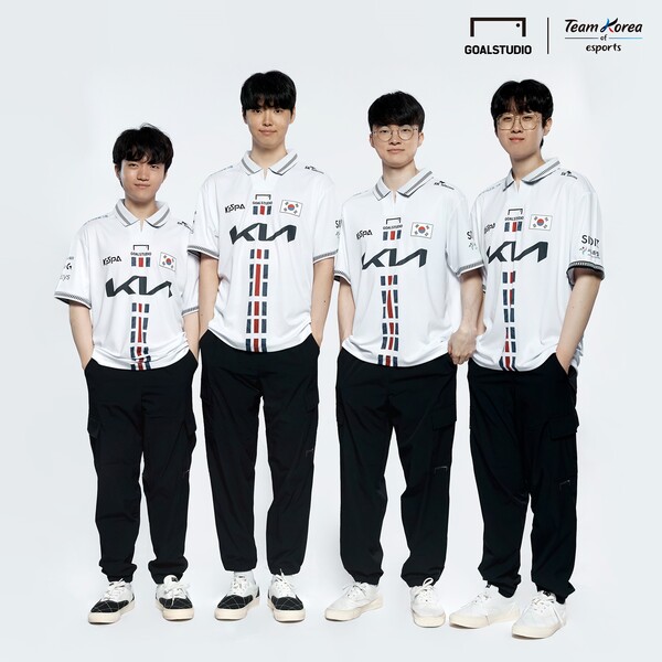 ▲e스포트팀 국가대표 홈 유니폼   출처: 한국e스포츠협회