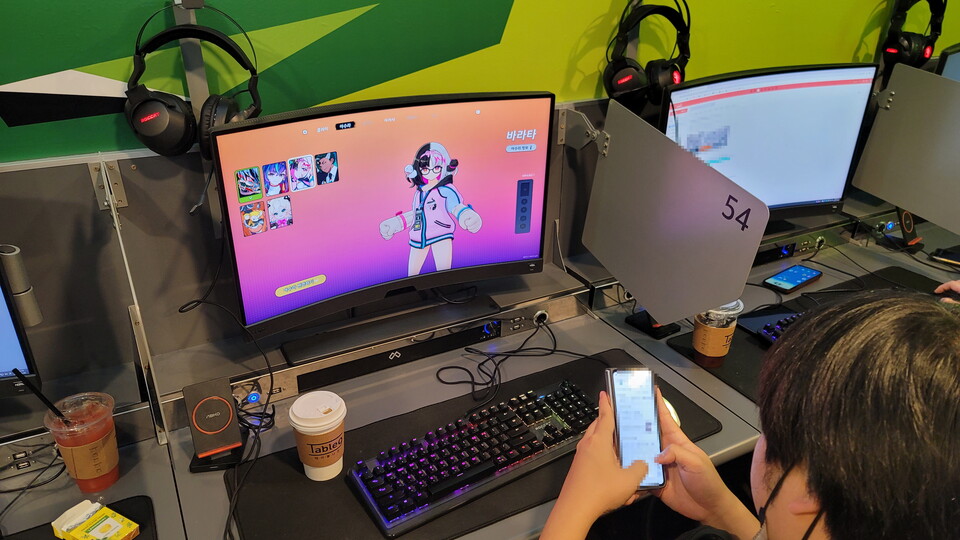 ▲ 게임에 참석하기 전, 아수라를 고르는 모습 출처: 게임인사이트 취재