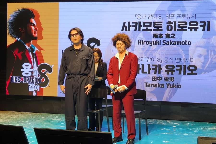▲ 사카모토 히로유키 치프 프로듀서와 용과같이 앰배서더 다나카  출처: 게임인사이트 취재